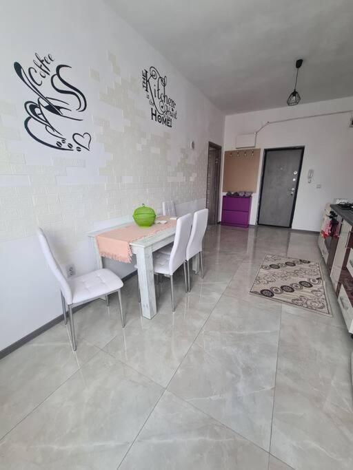 Mural Art Apartament Petroşani Buitenkant foto