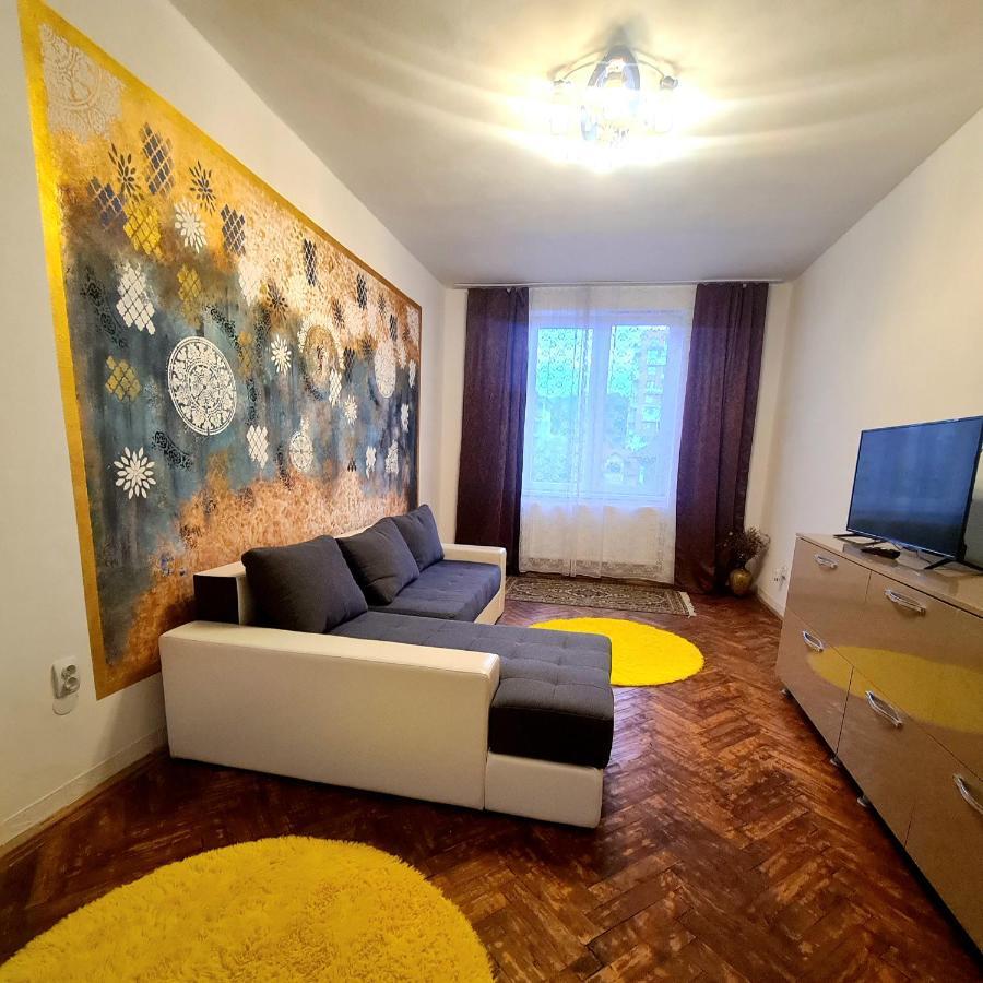 Mural Art Apartament Petroşani Buitenkant foto